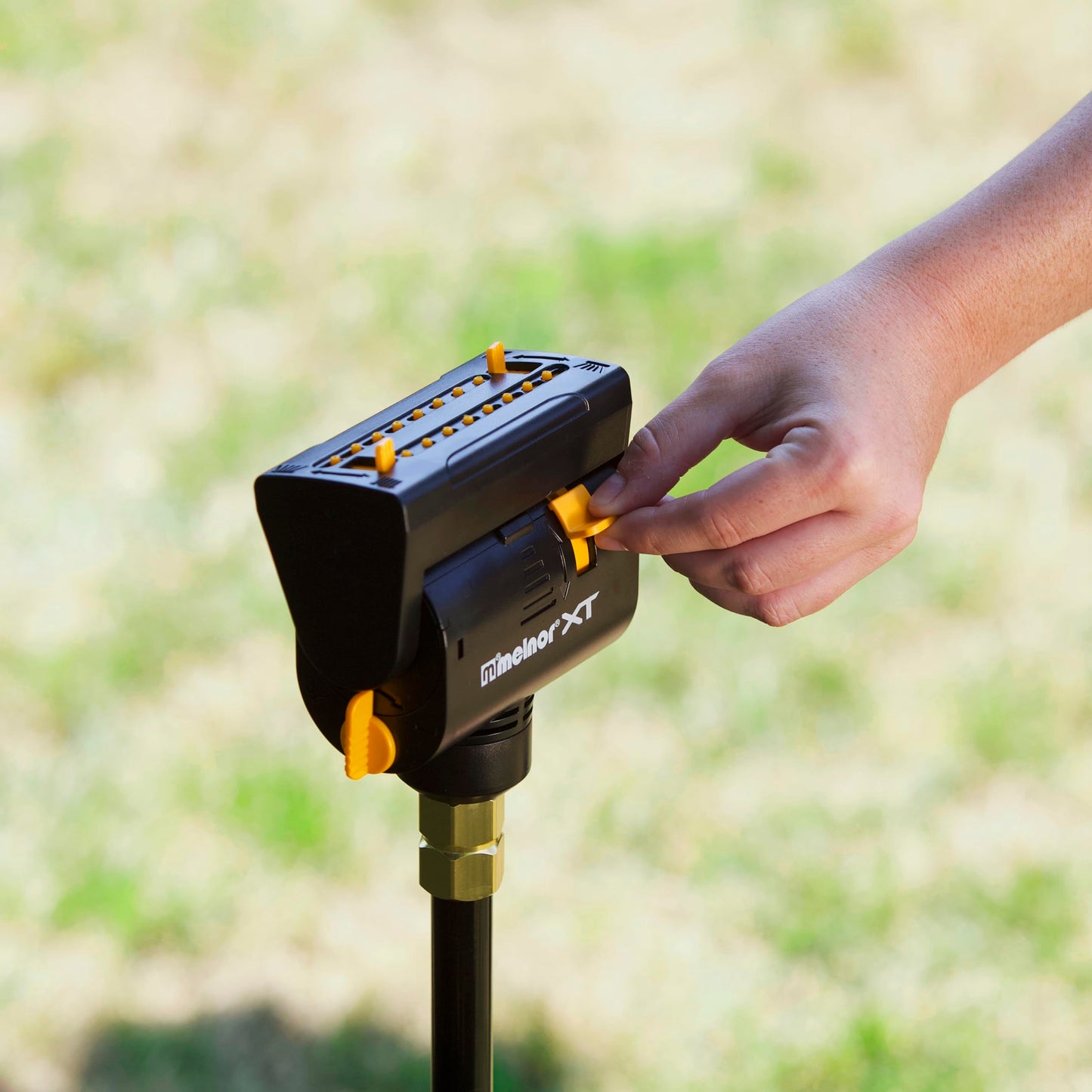 Melnor 65131AMZ MiniMax Turbo Oscillator Sprinkler, 4000 sq. ft., 4-Way Adjustable, Quick Connect Bundle, Black, Yellow