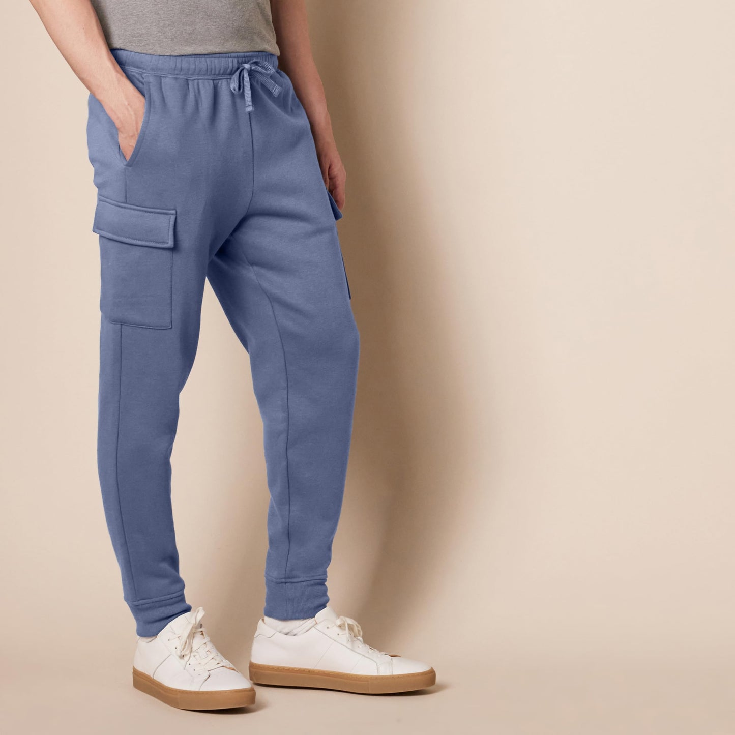 Amazon Essentials Men's Relaxed Fit Cargo Fleece Jogger Sweatpants with Drawstring