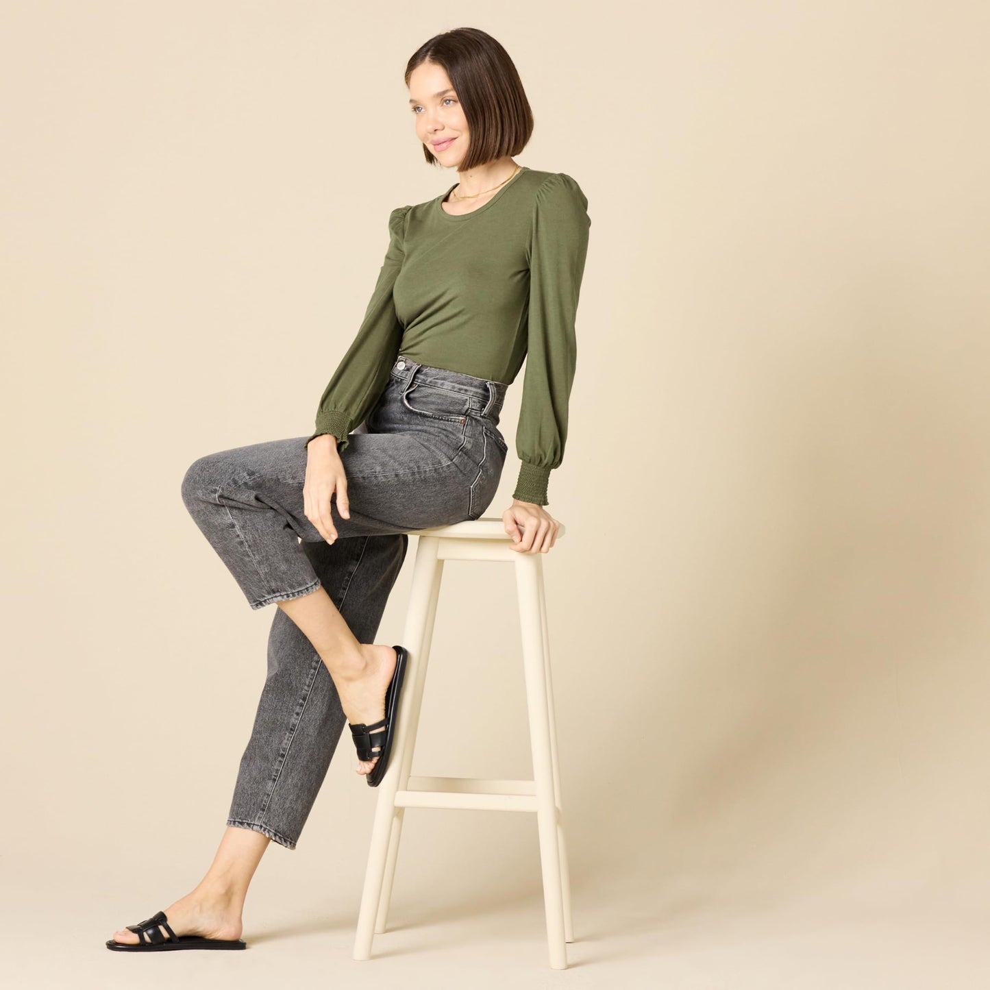 Amazon Essentials Women's Long-Sleeve Crewneck Smocked Cuff T-Shirt