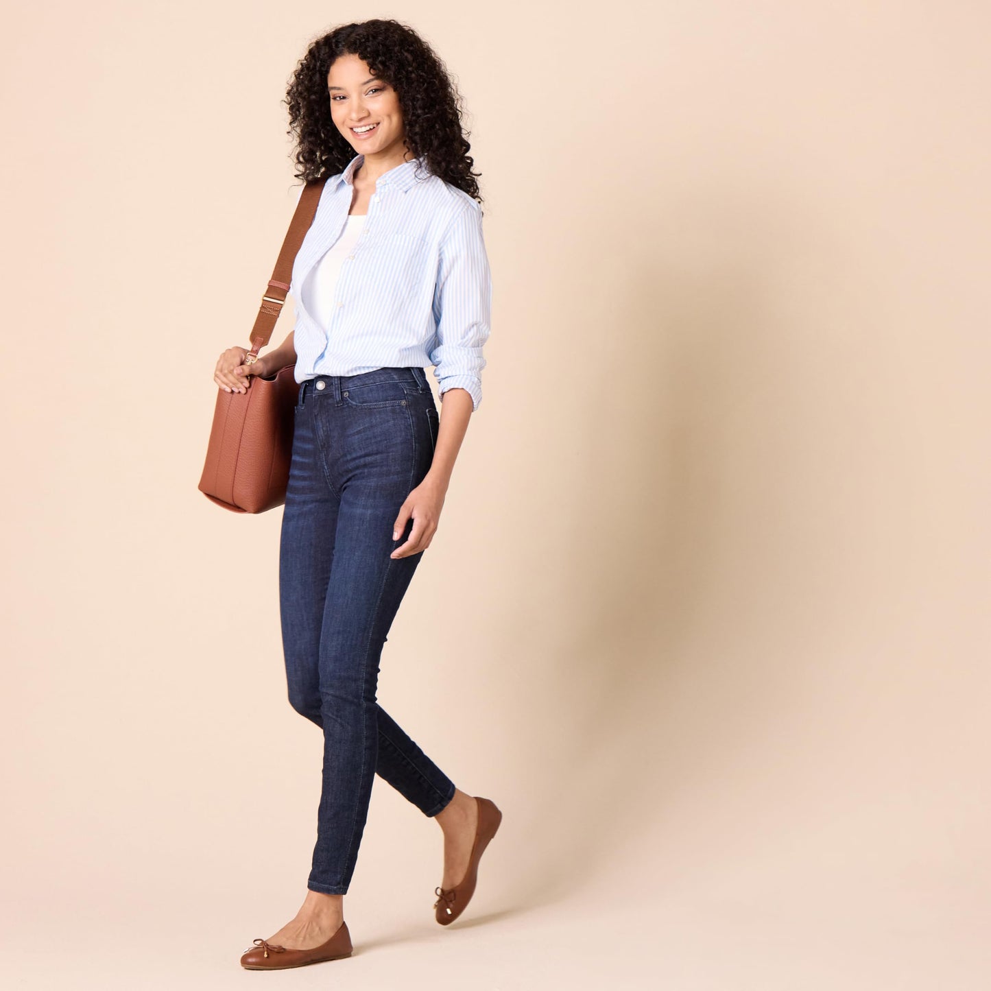 Amazon Essentials Women's Regular-Fit Long-Sleeve Button-Down Poplin Shirt, Business Casual, Office Work