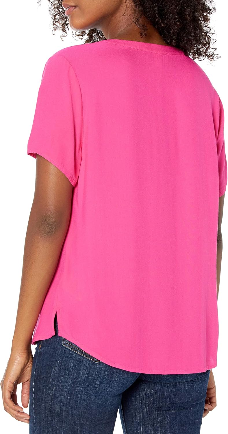 Amazon Essentials Women's Relaxed-Fit V Neck Short-Sleeve Woven Blouse, Business Casual