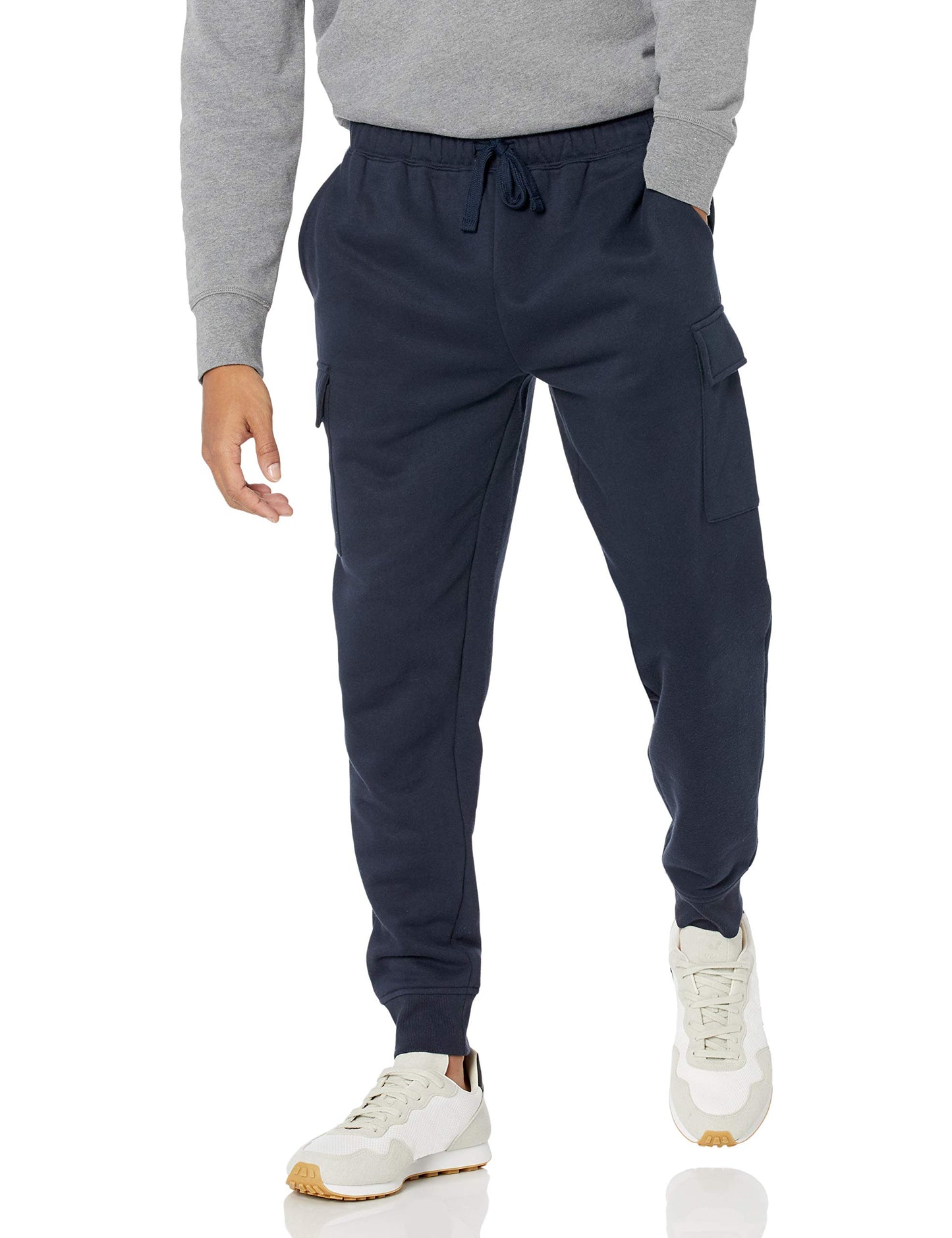 Amazon Essentials Men's Relaxed Fit Cargo Fleece Jogger Sweatpants with Drawstring