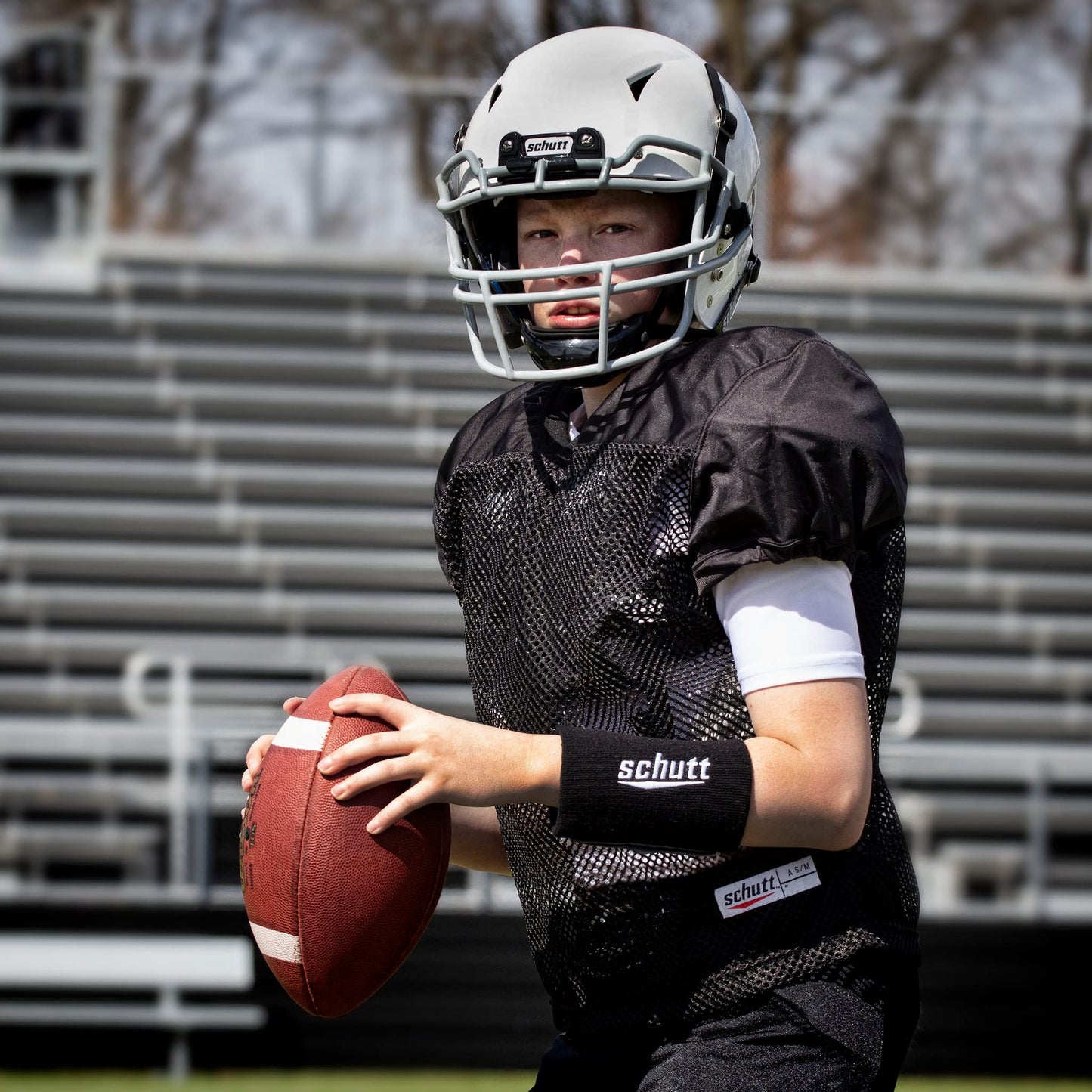 Schutt Youth Vengeance A11 Football Helmet, VROPO TRAD Facemask Attached, Medium, Black