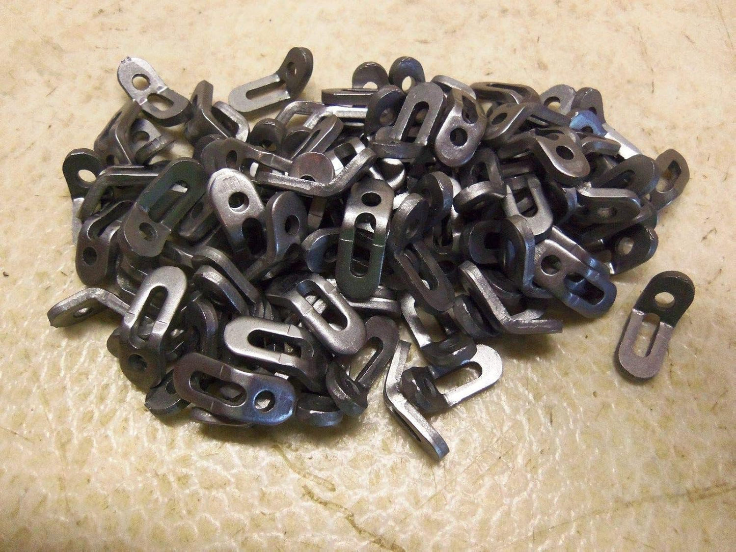 100 Micro Locks 5/64-3/32 Traps Trapping Snares Snare Locks (100 Pack)