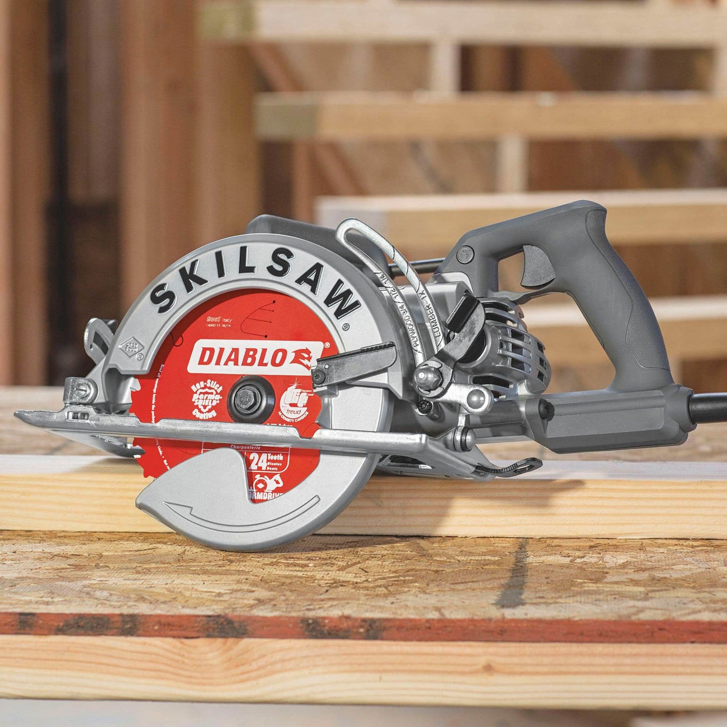 SKILSAW SPT77W-01 15-Amp 7-1/4-Inch Aluminum Worm Drive Circular Saw