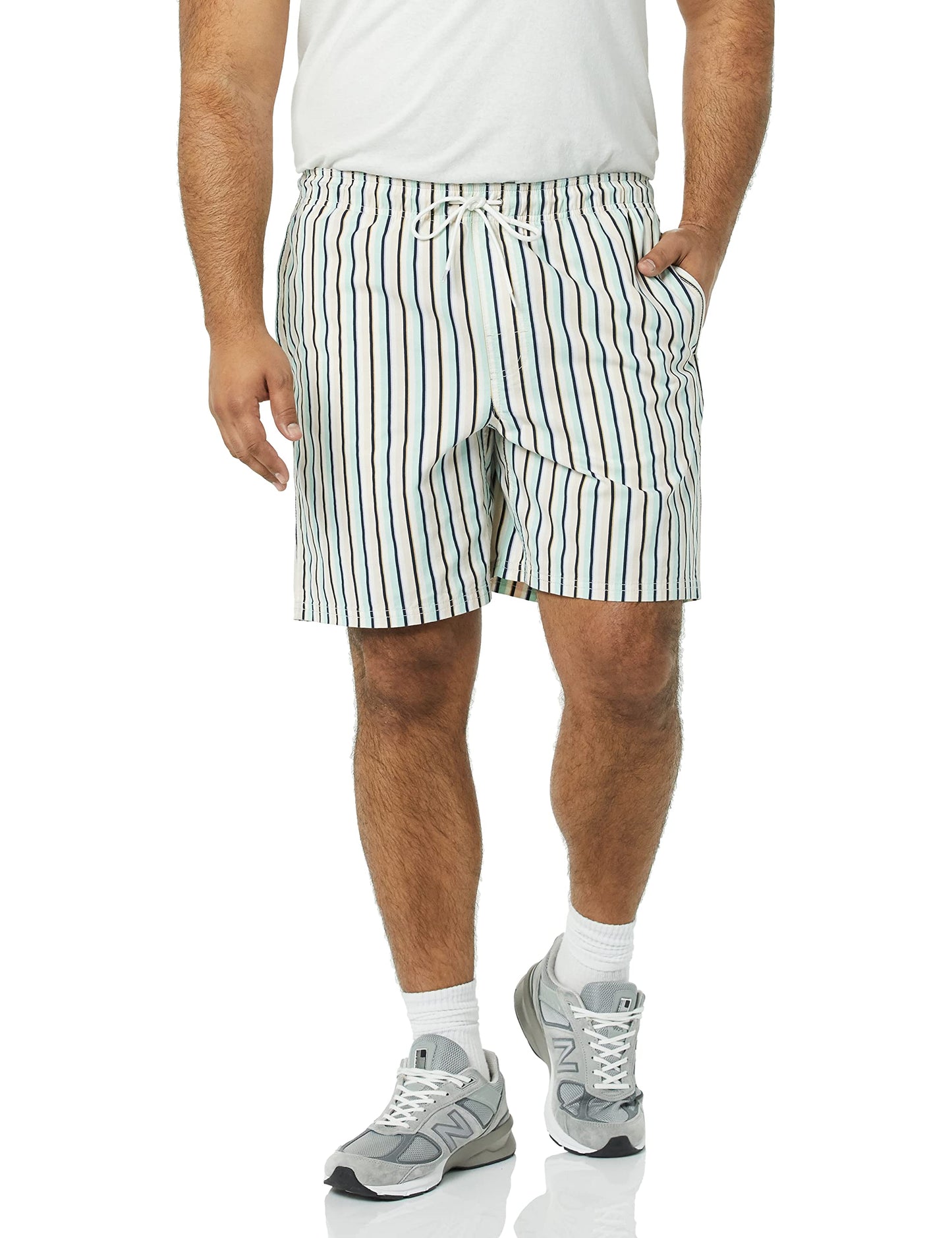 Amazon Essentials Men's 8" Inseam Relaxed-Fit Drawstring Walk Shorts with Elastic Waist