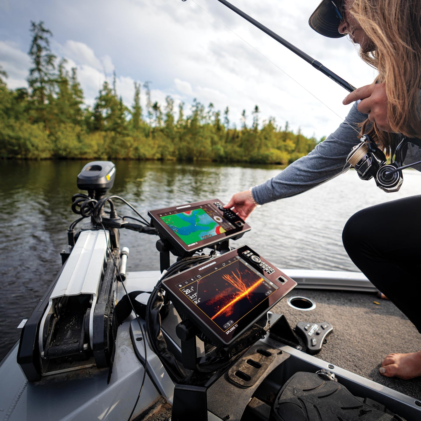 Humminbird MEGA Live 2 Forward-Facing Sonar Transducer for XPLORE, APEX, and SOLIX G3 Fish Finders