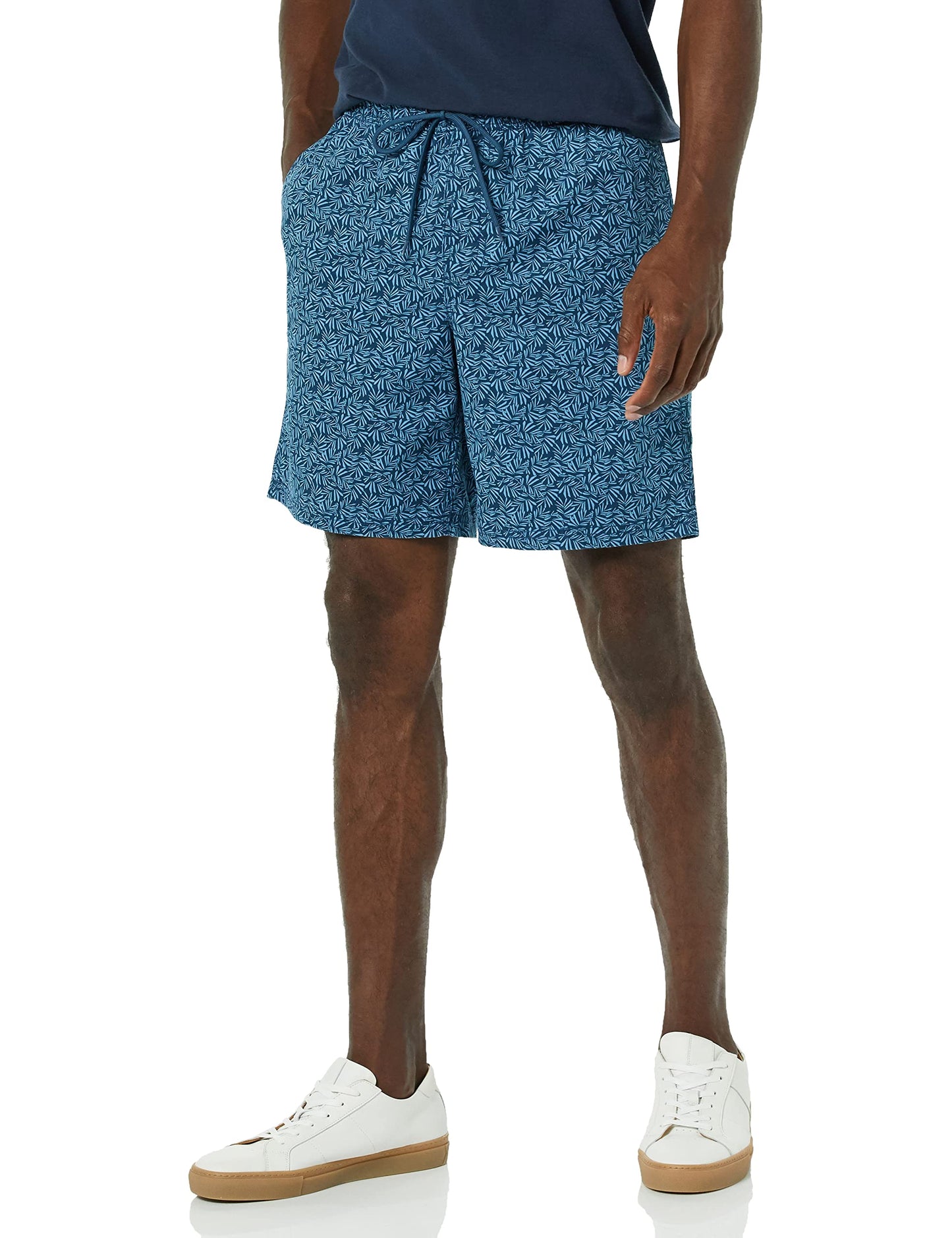 Amazon Essentials Men's 8" Inseam Relaxed-Fit Drawstring Walk Shorts with Elastic Waist