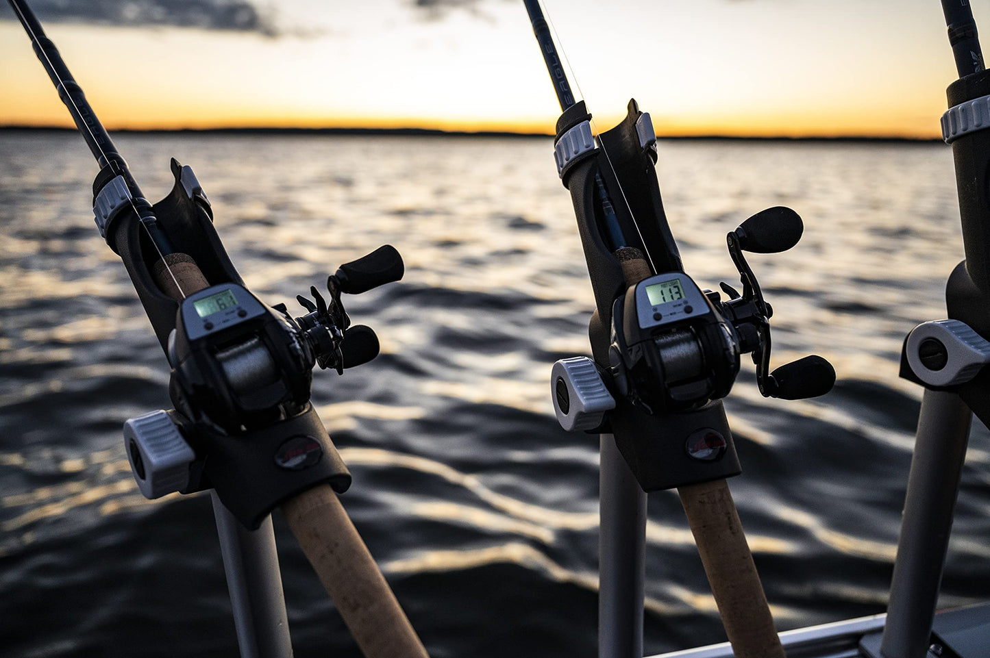 Abu Garcia Max Digital Line Counter Low Profile Baitcast Reel, Size LP (1498727), Carbon Fiber Star Drag, Max of 20lb | 9.0kg, Durable, Lightweight and Strong,Black