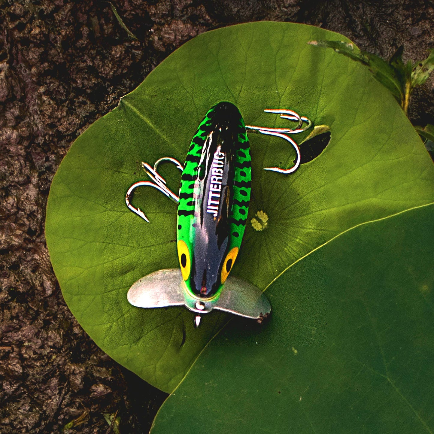 Jitterbug Topwater Bass Fishing Lure - Excellent for Night Fishing