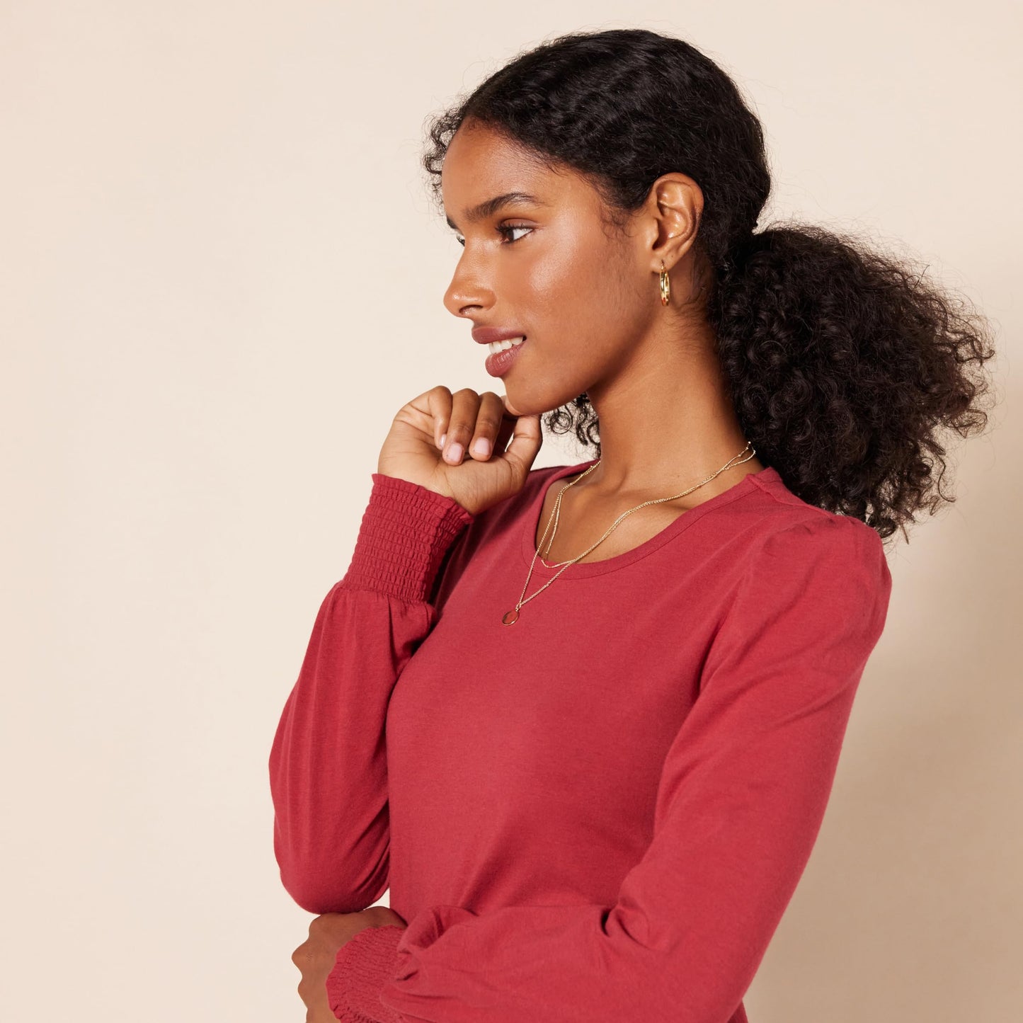 Amazon Essentials Women's Long-Sleeve Crewneck Smocked Cuff T-Shirt