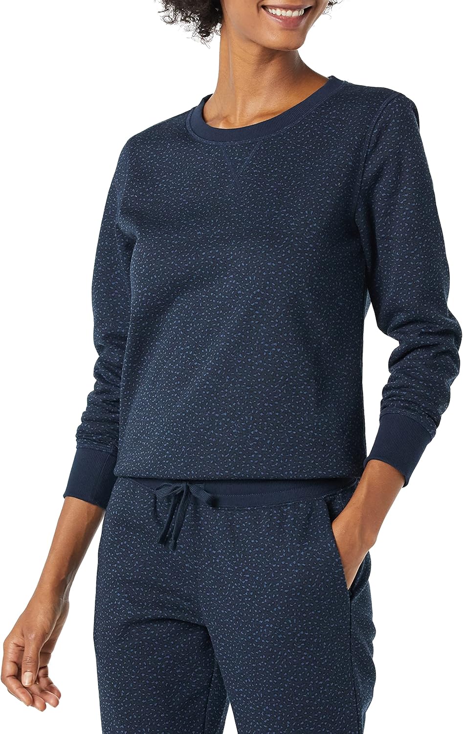 Amazon Essentials Women's Fleece Crewneck Long Sleeve Pullover Sweatshirt (Available in Plus Size)