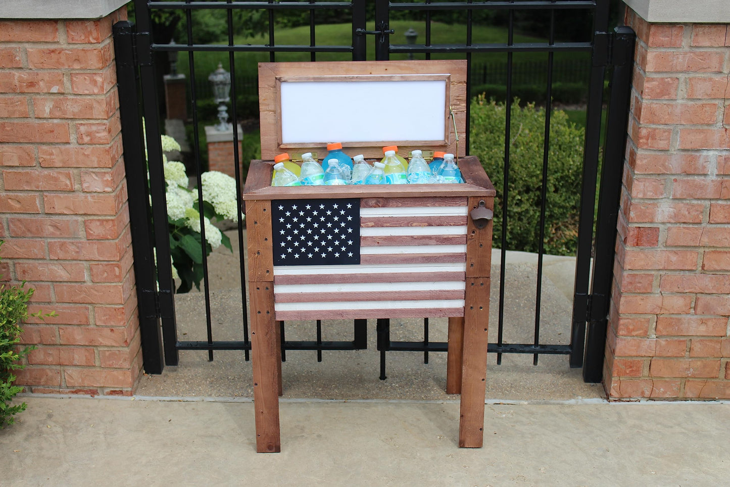 Backyard Expressions Wooden Patio Cooler with Plastic Insulated Liner & Bottle Opener – Rustic Outdoor Ice Chest for Deck, Porch, or Backyard Parties (2025 Flag)