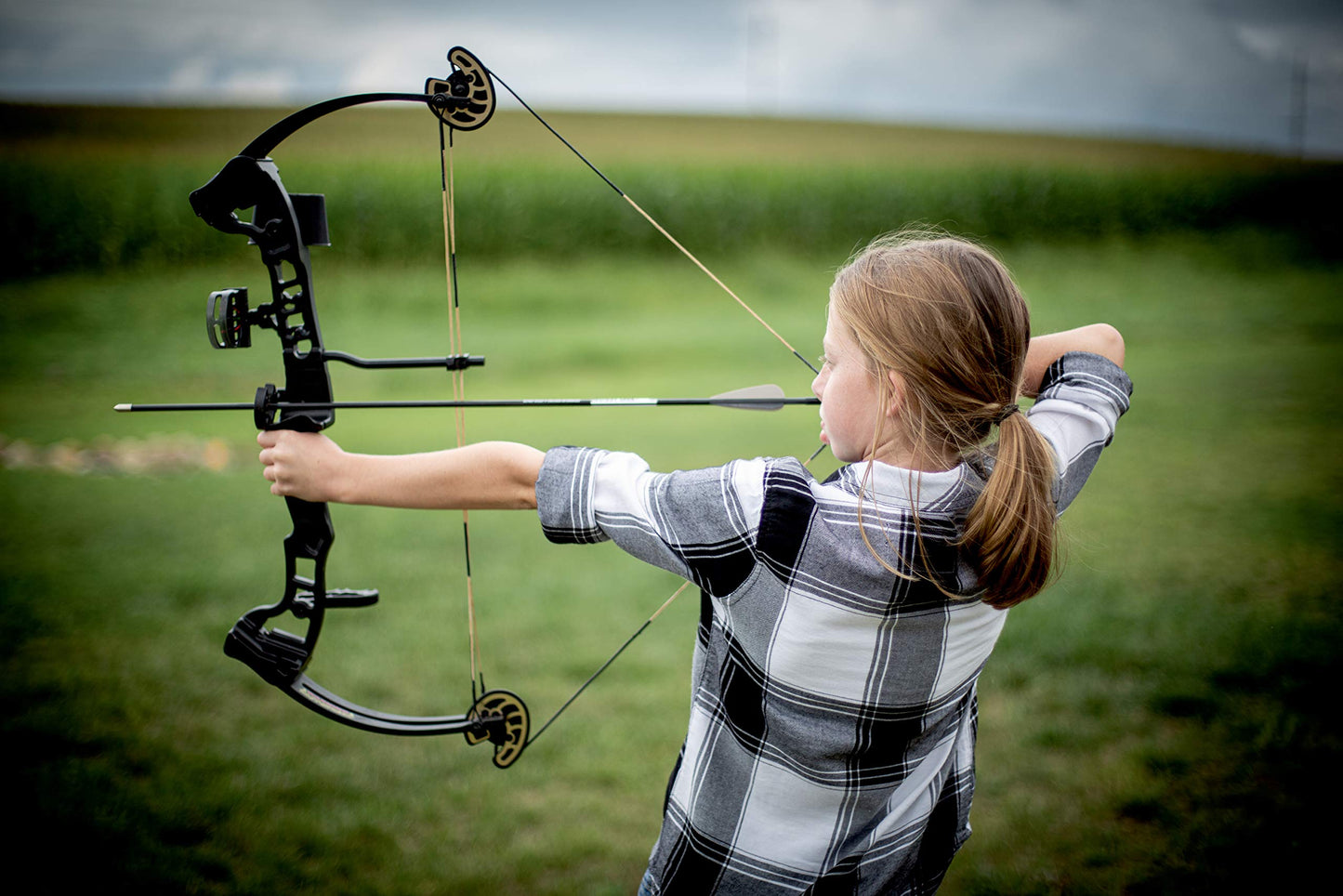 BARNETT CROSSBOWS Vortex Lite Compound Bow Package with Three 28" Fiberglass Arrows and Quiver