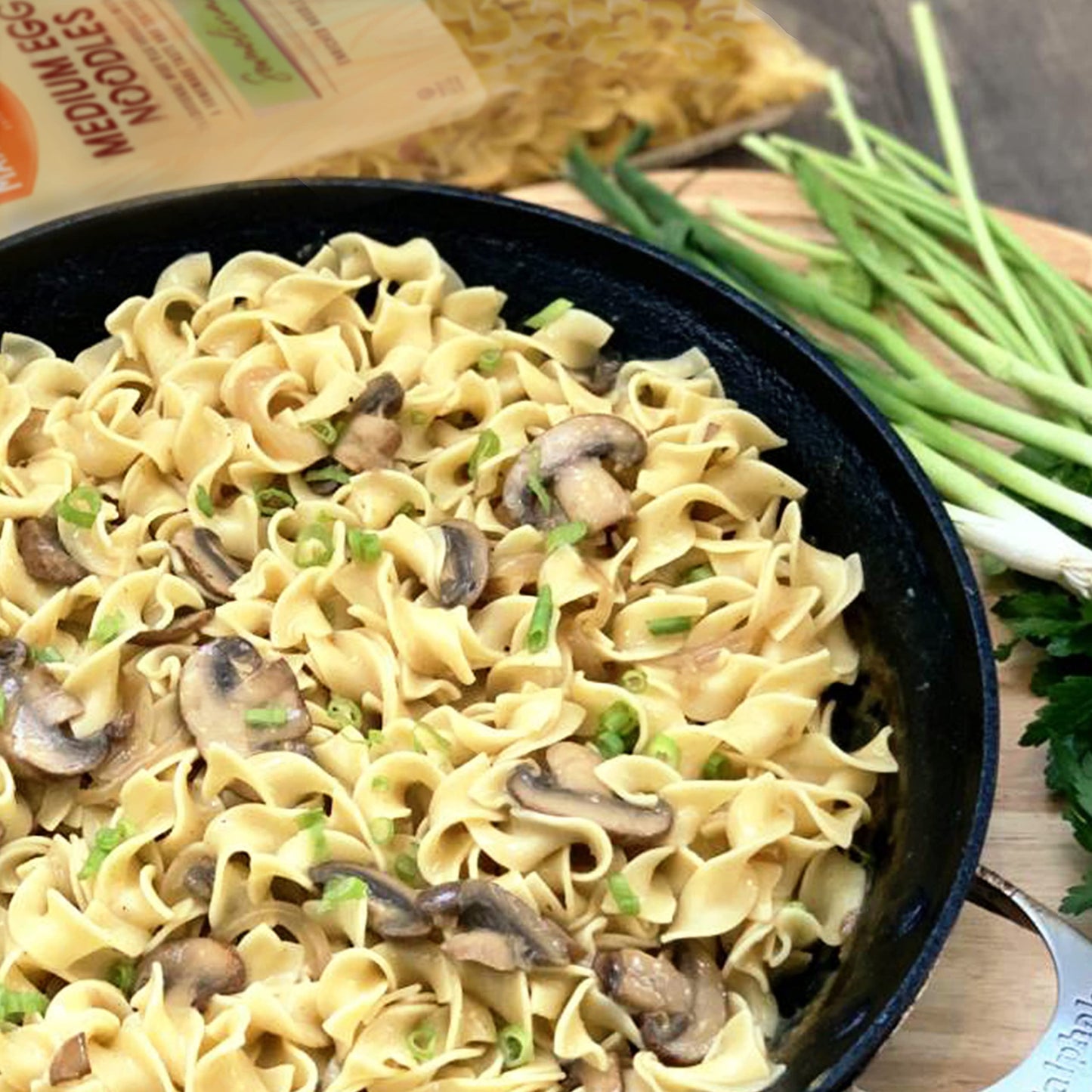 Manischewitz Premium Enriched Fine Egg Noodles 12oz (4 Pack) Great in Soups & Stews