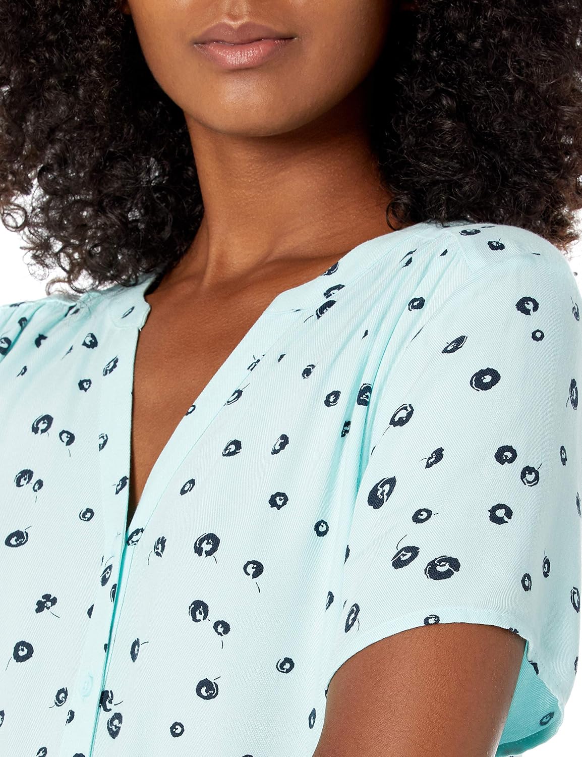 Amazon Essentials Women's Relaxed-Fit V Neck Short-Sleeve Woven Blouse, Business Casual
