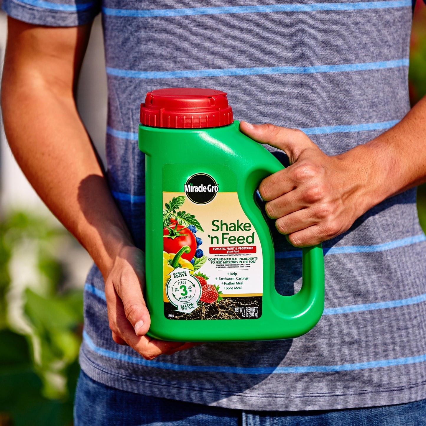 Miracle-Gro Shake 'n Feed Tomato, Fruit and Vegetable Plant Food, For Outdoor In-Ground and Potted Plants, Feeds up to 3 Months, 4.5 lbs.