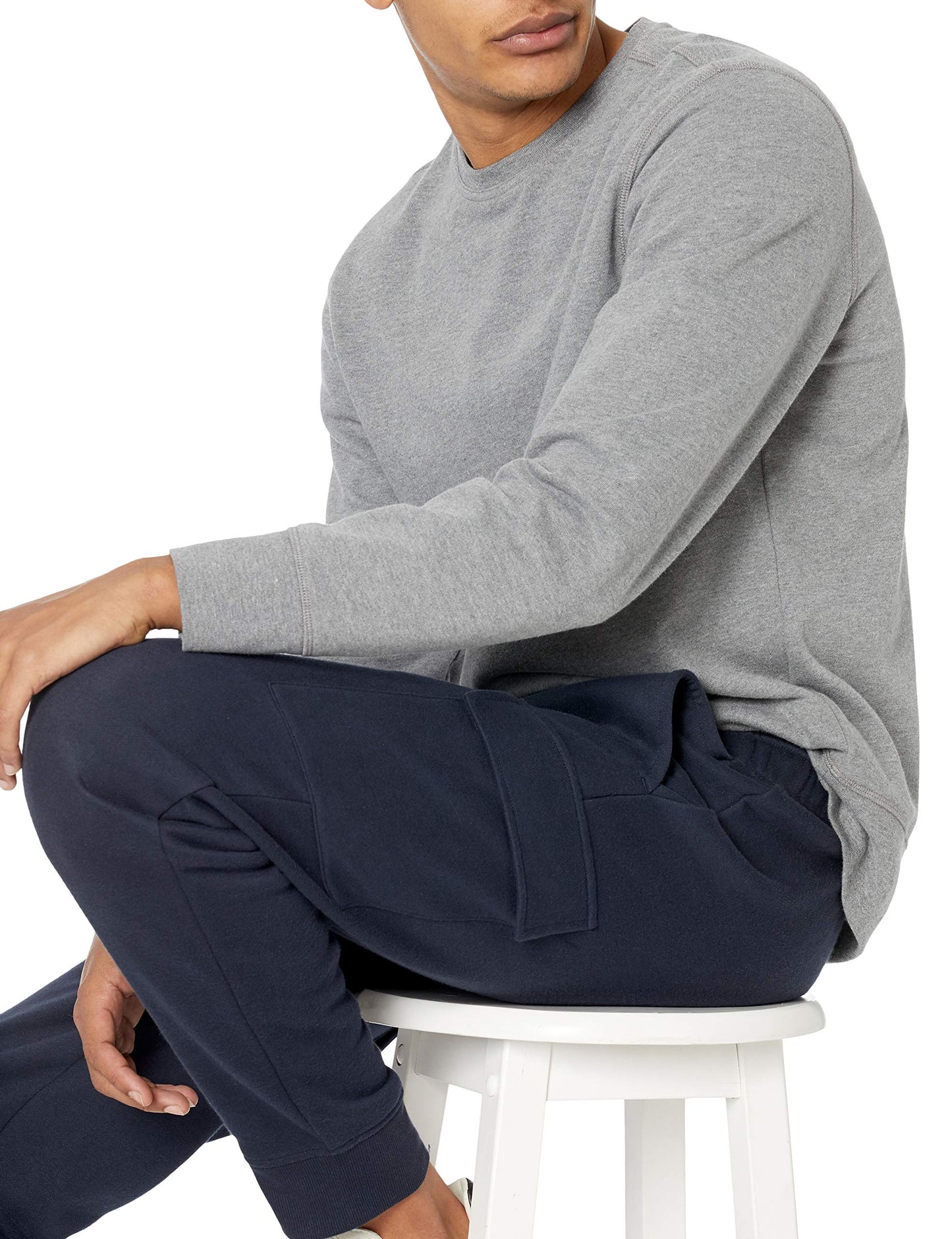 Amazon Essentials Men's Relaxed Fit Cargo Fleece Jogger Sweatpants with Drawstring