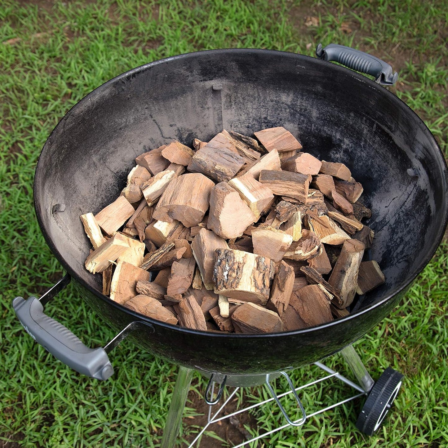 Camerons All Natural Apple Wood Chunks for Smoking Meat -840 Cu. in. Box, Approx 10 Pounds- Kiln Dried Large Cut BBQ Wood Chips for Smoker - Barbecue Chunks Smoker Accessories